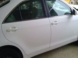 2010 TOYOTA CAMRY, WHITE, LE, 2.5L, AT. Z25986